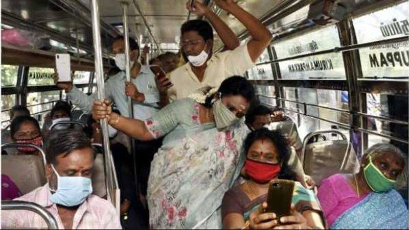 Puducherry governor tamilisai Travel Private bus and taking selfie with passengers