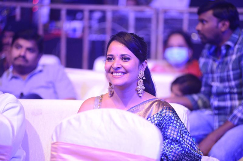అనసూయ నవ్వులు.