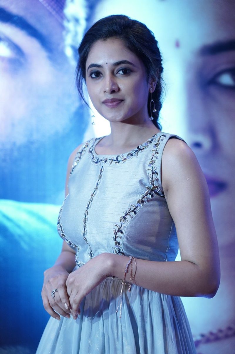 తెలంగాణ మంత్రి కేటీఆర్ ముఖ్య అతిథిగా విచ్చేసిన ఈ ఈవెంట్లో హీరోయిన్ ప్రియాంక స్పెషల్ ఎట్రాక్షన్గా నిలిచారు. అందరి చూపులు తనవైపే తిప్పుకుందీ అమ్మడు.