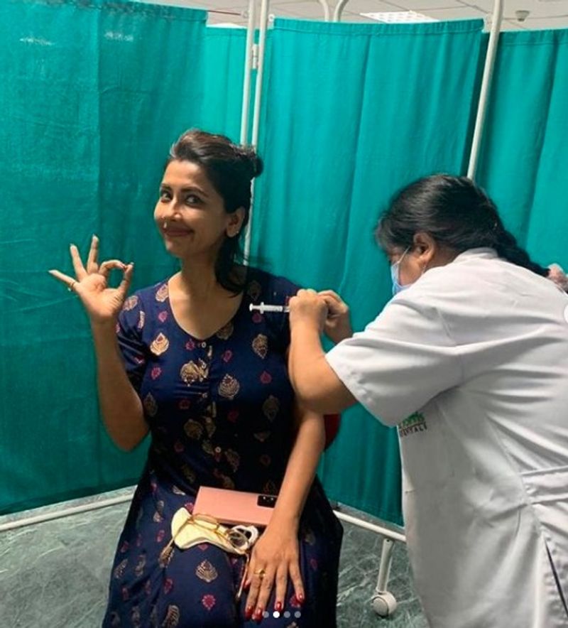 <p>যদিও অনেককেই বর্তমানে ভ্যাকসিন নিতে দেখা যাচ্ছে। সেই ছবি প্রকাশ্যেও আসছে। আর সেই ভ্যাকসিন নেওয়ার ফলেই শরীর খানিকটা খারাপ। </p>
