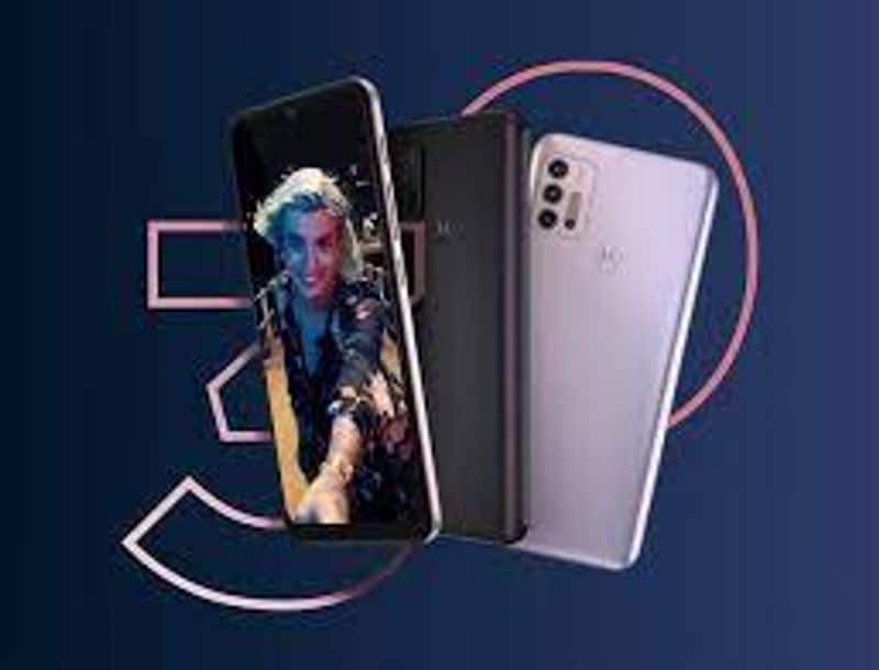 <p><strong>మోటో జి30 స్పెసిఫికేషన్లు</strong><br />
మోటో జి30లో ఆండ్రాయిడ్ 11 ఓఎస్, 6.5-అంగుళాల హెచ్డి + డిస్ ప్లే, 720x1600 పిక్సెల్స్ రిజల్యూషన్, 90Hz రిఫ్రెష్ రేటుతో వస్తుంది. ఫోన్లో స్నాప్డ్రాగన్ 662 ప్రాసెసర్, 6 జీబీ ర్యామ్, 128 జీబీ స్టోరేజ్ ఉన్నాయి అలాగే దీనిని మెమరీ కార్డ్ సహాయంతో పెంచుకోవచ్చు.</p>