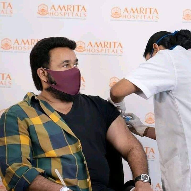 Malayalam super star mohanlal take first dose covaccine  injection