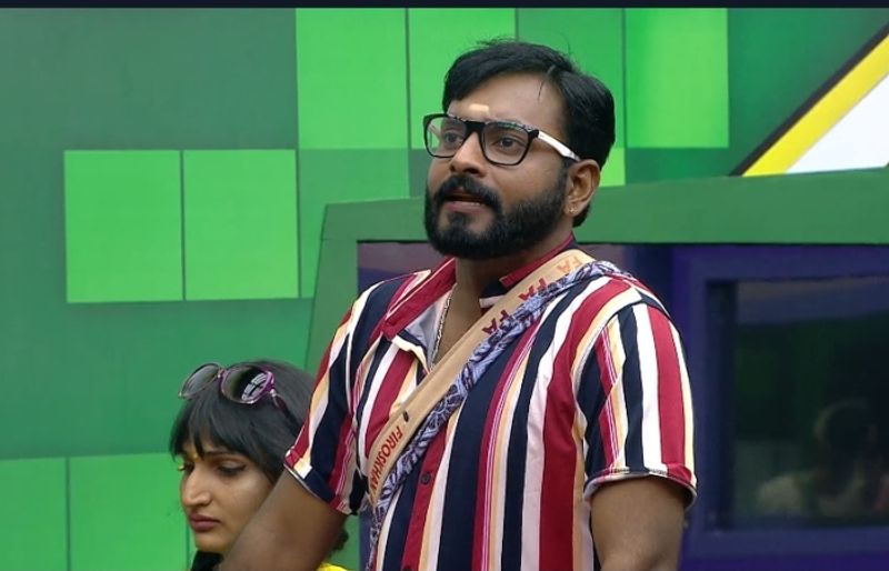 രാജേന്ദ്രന് നായര് എന്ന വിദ്യാര്ഥിയായി കിടിലം ഫിറോസ്