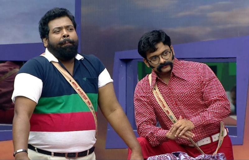 ക്ലാസിലെ ഉറ്റസുഹൃത്തുക്കളും ഷോമാന്മാരും. കില്ലാടി മോഹനനും ഹെലികോപ്റ്റര് വിന്സെന്റും