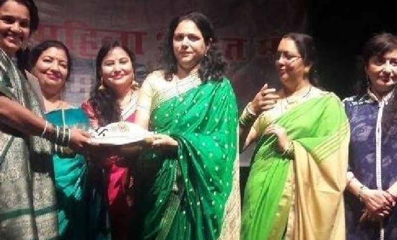 तीरथ सिंह रावतसाल 1983 से 1988 तक राष्ट्रीय स्वयं सेवक संघ के प्रचारक रहे और अखिल भारतीय विद्यार्थी परिषद् (उत्तराखंड) के संगठन मंत्री और राष्ट्रीय मंत्री रहे। छात्र संघ मोर्चा (उत्तर प्रदेश) में प्रदेश उपाध्यक्ष रहे। भारतीय जनता युवा मोर्चा (उत्तर प्रदेश) के प्रदेश उपाध्यक्ष एवं राष्ट्रीय कार्यकारिणी के सदस्य रहे। साल 1997-2002 तक उत्तर प्रदेश विधानसभा के सदस्य रहे है। साल 2000 में नए राज्य उत्तराखंड के पहले शिक्षा मंत्री चुने गए थे। साल 2012 में चौबटाखाल विधान सभा से विधायक बने। 2012 में रावत चौबटाखाल विधानसभा से विधायक चुने गए और साल 2013 में वो बीजेपी के प्रदेश अध्यक्ष बनाए गए थे।