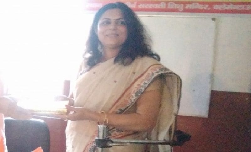 तीरथ सिंह रावत तीन भाई हैं। सबसे बड़े भाई जसवंत सिंह रावत पूर्व सैनिक हैं। वह पौड़ी के सीरों गांव में ही रहते हैं। दूसरे भाई कुलदीप सिंह रावत प्राइवेट सेक्टर में जॉब करते हैं। वह देहरादून के क्लेमेंटटाउन क्षेत्र में निवास करते हैं। वह 1985 से देहरादून में रह रहे हैं। तीनों में तीरथ सिंह रावत सबसे छोटे भाई हैं।