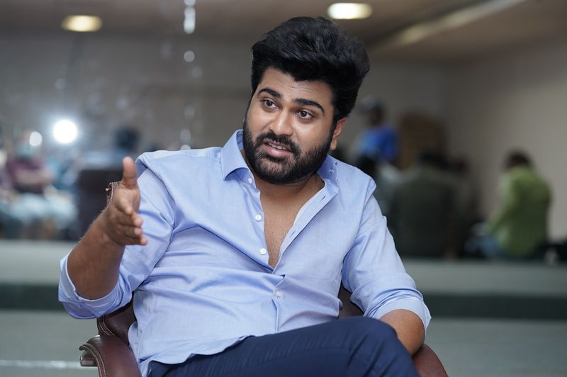 ఈ మూవీ ఆడియన్స్ మీద ఎలాంటి ప్రభావం చూపిస్తుందని భావిస్తున్నారు? - ఇలాంటి సందేశాత్మక కథలను కమర్షియల్ పంథాలో ఆడియెన్స్కి నచ్చేలా చెప్పడం కత్తిమీదసాము లాంటింది. ముఖ్యంగా ఏదో ఉపన్యాసాలు చెబుతున్నట్టు కాకుండా మేం ఏం చెప్పాలనుకున్నామో..ఆ పాయింట్కి మంచి ఎంటర్టైన్ మెంట్, ఎమోషన్స్ని కలిపి అందరికీ అర్ధం అయ్యేలాగా, ఆమోదయోగ్యంగా చెప్పడానికి ట్రై చేశాం. రైతులకు సహాయం చేయడం ప్రతి ఒక్కరి విధిగా చూపించాం. రేపు సినిమా రిలీజయ్యాక ఈ ఆంశాలన్ని ప్రతి ఒక్కరిలో ఆలోచనను రేకెత్తిస్తాయి.