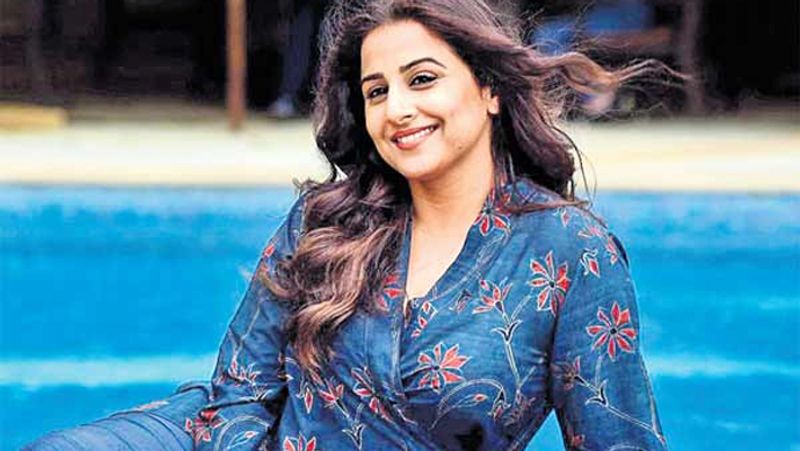 ವಿದ್ಯಾ ಬಾಲನ್ 1995 ರಲ್ಲಿ ಹಮ್ ಪ್ಯಾಂಚ್ ಎಂಬ ದೂರದರ್ಶನ ಕಾರ್ಯಕ್ರಮದೊಂದಿಗೆ ನಟನೆಗೆ ಪಾದಾರ್ಪಣೆ ಮಾಡಿದರು.