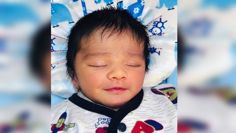 बता दें कि रेसलर बबीता फोगाट ने विवेक सुहाग के साथ 1 दिसंबर 2019 को अपने गांव बलाली में शादी रचाई थी। दोनों की शादी में महज 21 बाराती शामिल हुए थे, जिस वजह से इनकी शादी की चर्चा पूरे देश में हुई थी।
