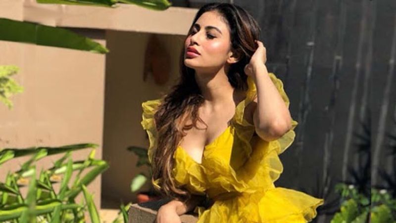 <p>বডি শেমিং নিয়ে একাধিক তারকাকে একাধিকবার প্রশ্নের মুখে পড়তে হয়। তবে মৌনি সেই তালিকা থেকে বাদই থেকেছেন। </p>