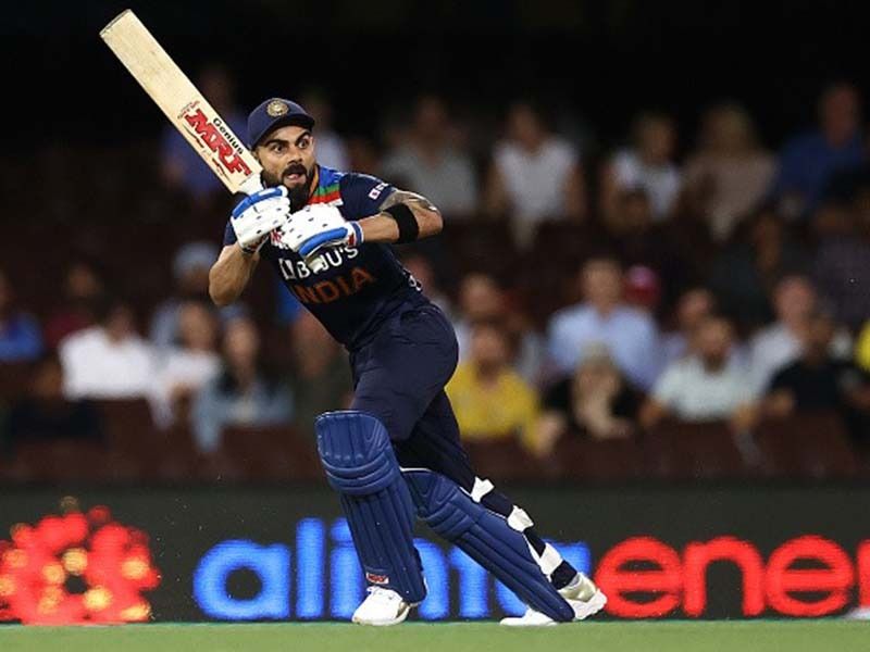<p>টেস্ট সিরিজে রানের খরা কাটেনি বিরাট কোহলির ব্যাটে। একটিও সেঞ্চুরি না আসায় অধরা থেকে গিয়েছে অধিনায়ক হিসেবে রিকি পন্টিংয়ের টেস্ট সেঞ্চুরির রেকর্ড ভাঙা।</p>