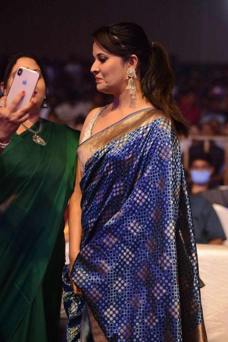 తెలుగుతో పాటు మలయాళ, తమిళ బాషలలో కూడా అనసూయకు అవకాశాలు రావడం విశేషం అని చెప్పాలి. నటిగా,