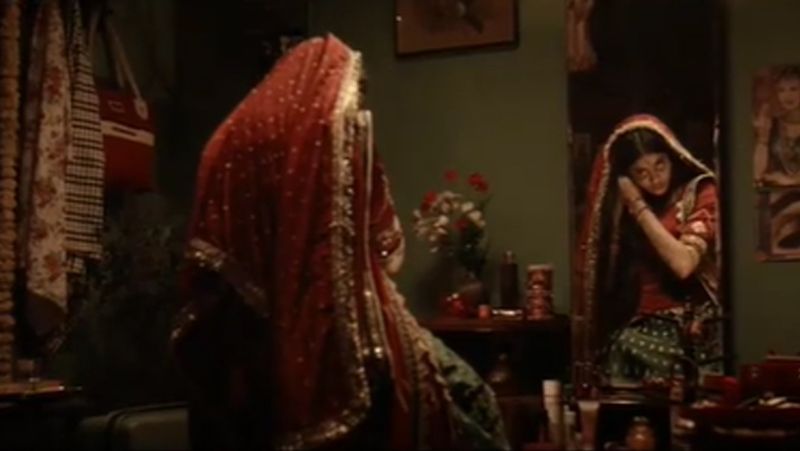 <p>রুহির চরিত্রটি ফুটিয়ে তুলতে প্রস্থেটিক মেক আপ এবং গ্রাফিক্সের সাহায্য নিতে হয়েছে জাহ্নবীকে। এমনকী চরিত্রের প্রয়োজনে নিজের গলার স্বরও বদলেছেন নায়িকা।</p>