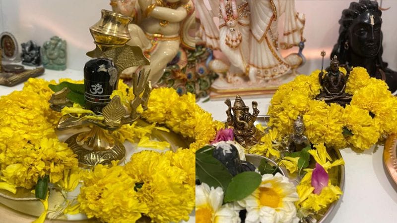 मौनी ने मंदिर के अंदर की एक फोटो भी अपने इंस्टाग्राम पर शेयर की है। 