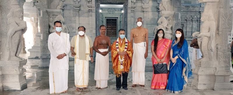 इससे पहले गोपाल बागले उत्तरी प्रांत में त्रुकेटीस्वरम मंदिर में शिवरात्रि पूजा में शामिल हुए। इस मंदिर की भारत सरकार ने मरम्मत कराई है। श्रीलंका में भारतीय दूतावास ने ट्वीट कर कहा कि उच्चायुक्त ने इस दौरान भारत और श्रीलंका के लोगों की भलाई की मांग की है।

