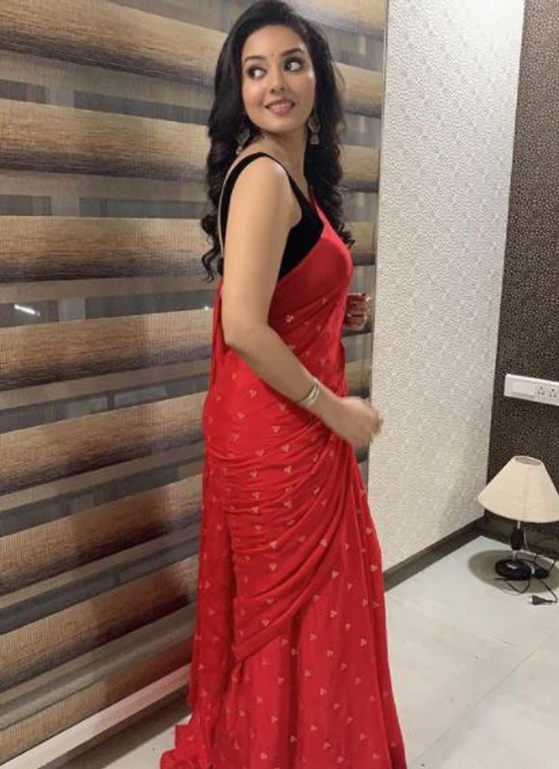 
இருப்பினும் மாடலிங் துறையில் பிசியாக வலம் வந்த போது கொடுத்த ஹாட் கிளிக்ஸ் தற்போது வைரலாகி வருகிறது.