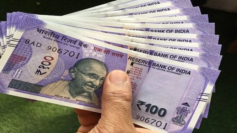 पोस्ट ऑफिस में निवेश के लिए कई स्मॉल सेविंग्स स्कीम्स हैं। इनमें पोस्ट ऑफिस सेविंग्स अकाउंट, नेशनल सेविंग्स रिकरिंग डिपॉजिट अकाउंट, नेशनल सेविंग्स टाइम डिपॉजिट अकाउंट, मंथली इनकम स्कीम, सीनियर सिटिजन सेविंग्स स्कीम, पब्लिक प्रोविडेंट फंड, नेशनल सेविंग्स सर्टिफिकेट, किसान विकास पत्र, सुकन्या समृद्धि योजना मुख्य तौर पर शामिल हैं। इन सभी स्कीम्स के फीचर्स अलग-अलग हैं। (फाइल फोटो)