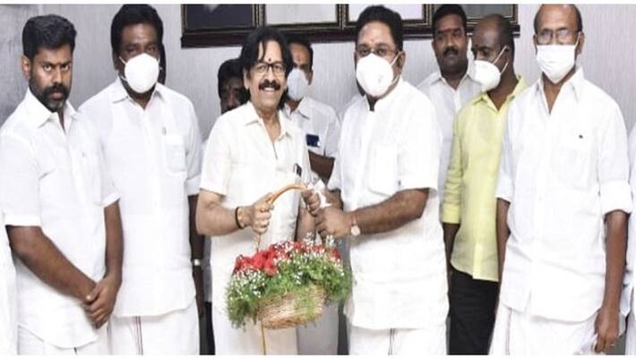 Bigboss celebrity mohan vaidya quit from the bjp... joined in ammk Bigboss celebrity mohan vaidya quit from the bjp... joined in ammk