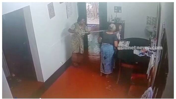 old lady was beaten by home nurse in Mavelikkara old lady was beaten by home nurse in Mavelikkara