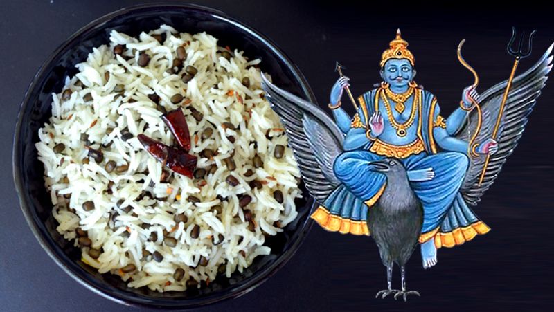 - शनिदेव को नीले फूल, काला कपड़ा, काली उड़द और काले तिल चढ़ाएं। साथ ही काली उड़द की खिचड़ी का भोग भी लगाएं।
