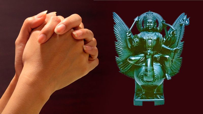 - अंत में हाथ जोड़कर शनिदेव से परेशानियां दूर करने के लिए प्रार्थना करें।
