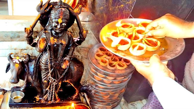 - अगर घर में ये पूजा न कर पाएं तो किसी मंदिर में भी कर सकते हैं।

