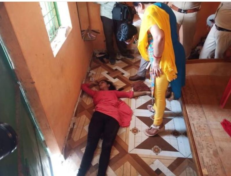 झाड़ियों में खड़ा था जीजा
पुलिस के मुताबिक आरोपी ने बताया कि 11 मार्च की सुबह विजेत गांव की ओर आया है। आरोपी ने छत से देखा तो घर के पीछे की झाड़ियों में विजेत को खड़ा पाया। इसके बाद उसने झाड़ी काटने वाली बड़ी हंसिया उठाई और उसे दौड़ा लिया।