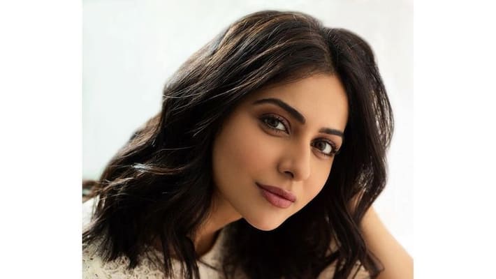rakul preeth ever before avatar her look revealed from kondapolam movie rakul preeth ever before avatar her look revealed from kondapolam movie