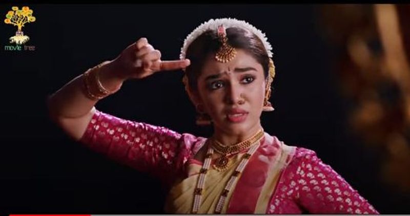 `ఈశ్వర` అంటూ సాగే వీడియో సాంగ్లో కుచిపూడి నృత్యం చేసింది. ఈ పాటని చంద్రబోస్ రాయగా, దేవిశ్రీ ప్రసాద్ కంపోజ్ చేసి ఆలపించారు.