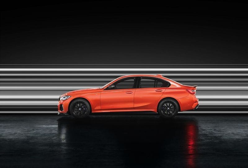 <p>BMW M340i xDrive ಸ್ಟ್ರೈಟ್-ಸಿಕ್ಸ್ ಪೆಟ್ರೋಲ್ ಎಂಜಿನ್ನಿಂದ ಹೊಂದಿದೆ. ಅದು ಗರಿಷ್ಠ ಟಾರ್ಕ್ 500 NM ನೊಂದಿಗೆ 387 hP ಔಟ್ಪುಟ್ ಉತ್ಪಾದಿಸುತ್ತದೆ. ಇದು ವಿಶೇಷವಾದ ಶಬ್ದದೊಂದಿಗೆ ಹೊಂದಿಕೊಂಡಿದು ಅದಕ್ಕೆ M ಸ್ಪೋರ್ಟ್ ಎಕ್ಸಾಸ್ಟ್ ಯೂನಿಟ್ ಕಾರಣವಾಗಿದೆ. ಈ ಕಾರು ಕೇವಲ 4.4 ಸೆಕೆಂಡುಗಳಲ್ಲಿ 0 ಯಿಂದ 100 KM/h ವೇಗ ತಲುಪಲಿದೆ. ಈ ಮೂಲಕ ಅತೀ ವೇಗದ ಕಾರು ಎಂದೆನಿಸಿಕೊಂಡಿದೆ.</p>