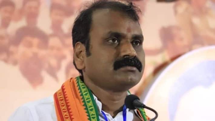 42 lakh vaccines will reach Tamil Nadu next week. The curfew should be extended. - L. Murugan. 42 lakh vaccines will reach Tamil Nadu next week. The curfew should be extended. - L. Murugan.