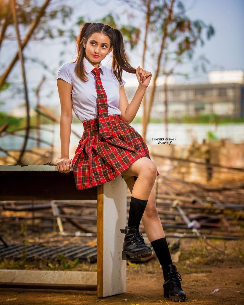 గాలికొడితే దీపికా పిల్లి కొంప కొల్లేరు కావడం ఖాయమంటున్నారు. మొత్తంగా ప్రస్తుతం ఈ ఫోటోలు సామాజిక మాధ్యమాల్లో వైరల్ అవుతున్నాయి.
