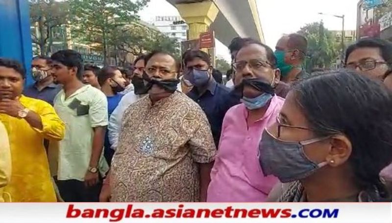 <p> উল্লেখ্য, গড়িয়াহাট সহ শহর ও শহরতলির একাধিক জায়গায় এদিনে মিছিলে দলে দলে বের হন তৃণমূল নেতা-কর্মীরা।</p>