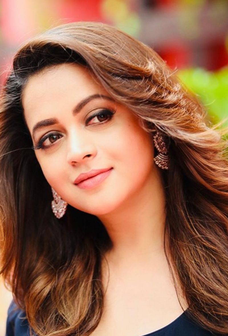 ഭാവന നായികയായ ചിത്രം തിരക്കഥയെഴുതി സംവിധാനം ചെയ്തത് ശ്രീ നരസിംഹയാണ്.
