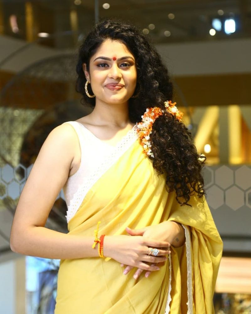 ఆకట్టుకుంటున్న ఫరియా అబ్దుల్లా గ్లామర్ ఫోటోలు.