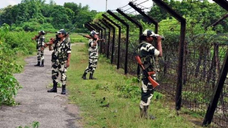 भाजपा पहले ही ऐलान कर चुकी है कि अगर पश्चिम बंगाल में उसकी सरकार बनी, तो यहां भी एनआरसी लागू किया जाएगा। बीजेपी प्रदेश अध्यक्ष दिलीप घोष का दावा है कि बंगाल में करीब 1 करोड़ से अधिक बांग्लादेशी घुसपैठिये मौजूद हैं। 2014 में चुनाव प्रचार के दौरान पश्चिम बंगाल के सीरमपुर में नरेंद्र मोदी ने कहा था कि घुसपैठियों को बोरिया-बिस्तर समेट लेना चाहिए।