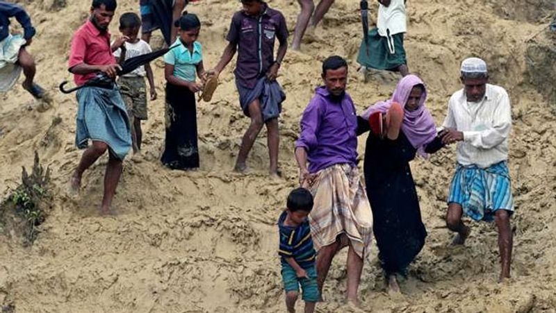 सामने आया था कि देश बचाओ सामाजिक समिति नामक एक एनजीओ ने दक्षिण 24 परगना के बारुईपुर थाना स्थित हरदा गांव में सबसे पहले 16 अस्थायी कमरे बनवाकर 29 रोहिंग्याओं को बसाया था। इसके बाद हरदा के अलावा कलाड़ी गांव में 4000 रोहिंग्या को बसने में मदद की।
