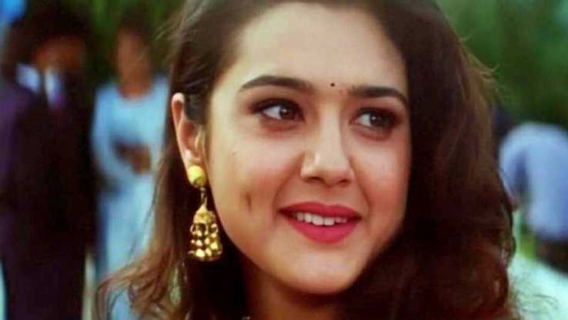 Preity Zinta visits Shah Rukh and Gauri Khan at Mannat amid Aryans arrest in drugs case dpl