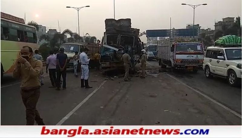 <p> সকাল ৬টা নাগাদ দুর্ঘটনা ঘটে। দ্রুত ঘটনাস্থলে যায় হেস্টিংস থানার পুলিশ। </p>