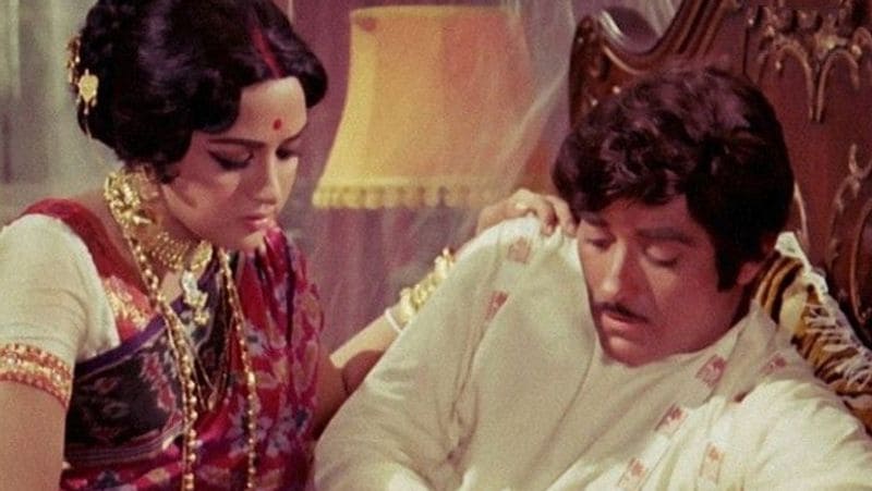 वहीं हेमा उस वक्त इंडस्ट्री में ज्यादा पुरानी नहीं थी उन्हें एक-दो साल ही हुआ था। ऐसे में उन्होंने वैजयंतीमाला जैसी एक्ट्रेस को रिप्लेस कर दिया था। शायद वो खुद नहीं जानती थीं कि ये सब कैसे हुआ था। 