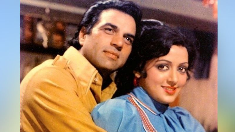 हेमा से रिश्ता टूटने के बाद जितेंद्र ने शोभा से शादी कर ली और 2 जुलाई, 1980 को हेमा-धर्मेंद्र शादी के बंधन में बंध गए। चूंकि, धर्मेंद्र की पत्नी ने उन्हें तलाक नहीं दिया इसलिए पहले दोनों मुस्लिम धर्म अपनाकर निकाह किया और फिर पारंपरिक तरीके से शादी की। दोनों की शादी हेमा के बड़े भाई के घर पर ही संपन्न हुई थी।