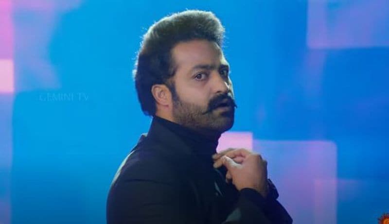 ఎపిసోడ్ కి కోటి అంటే మాములు విషయం కాదు. దీనిపై అధికారిక సమాచారం లేకున్నప్పటికీ భారీగా ప్రచారం అవుతుంది. ఇక త్వరలో బుల్లితెరపై ఎన్టీఆర్ చేసే మాయాజాలం ఎలా ఉంటుందో చూడాలని అందరూ ఆసక్తిగా ఉన్నారు.