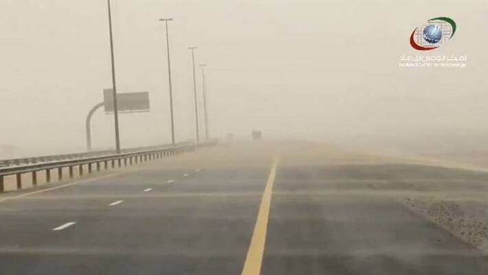 Abu Dhabi Police warn motorists of low visibility due to dust Abu Dhabi Police warn motorists of low visibility due to dust