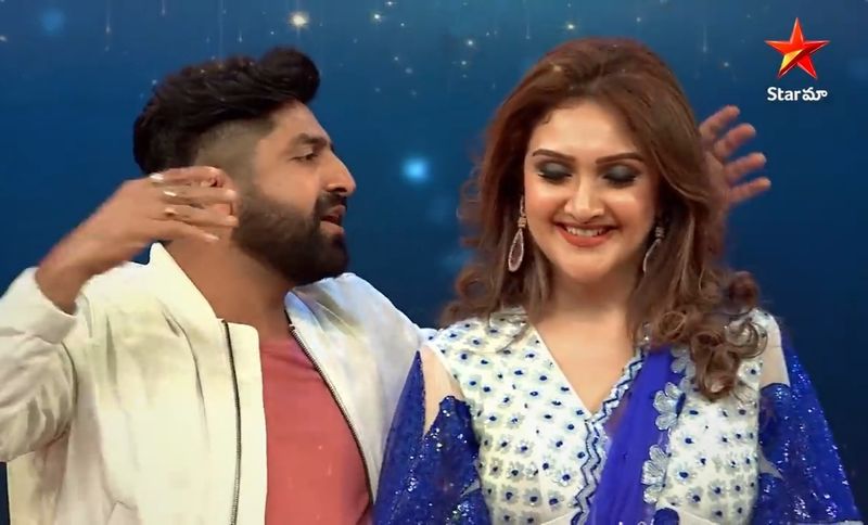 స్టార్ మా లో ఇటీవల కామెడీ స్టార్స్ పేరుతో ఓ కామెడీ షో ప్రసారం అవుతుంది. జబర్ధస్త్ ఫేమ్ ముక్కు అవినాష్, చమ్మక్ చంద్ర, అదిరింది షో కమెడియన్స్ తో ఈ షో నడుస్తుంది.