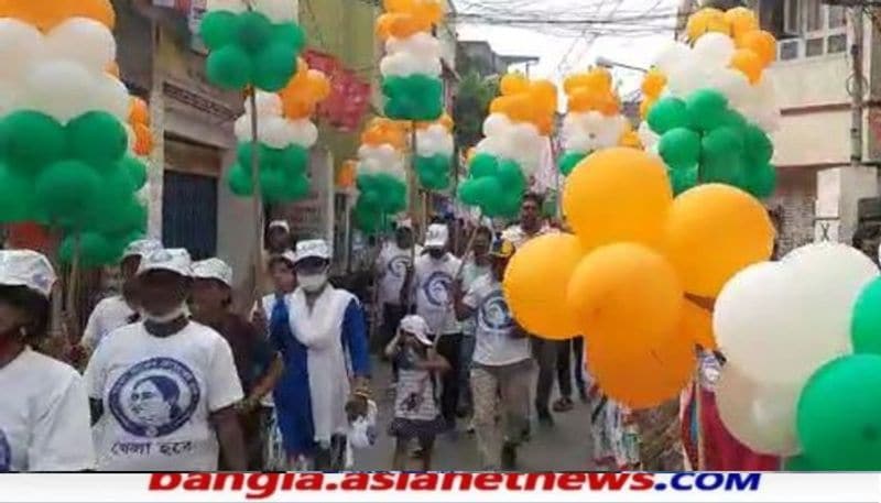 <p><br />
এই প্রসঙ্গে তিনি বলেন, 'ভারতবর্ষের গতি কমিয়ে দিয়েছে, কৃষকদের বিরুদ্ধে কালো আইন পাশ করেছে মোদী সরকার।' <br />
</p>