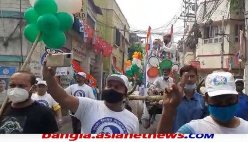 <p>'মোদীর বিরুদ্ধে জনগণকে প্রতিবাদ করতে হবে। বাংলাই তার দিশা দেখাবে', বলেন জাভেদ।<br />
</p>