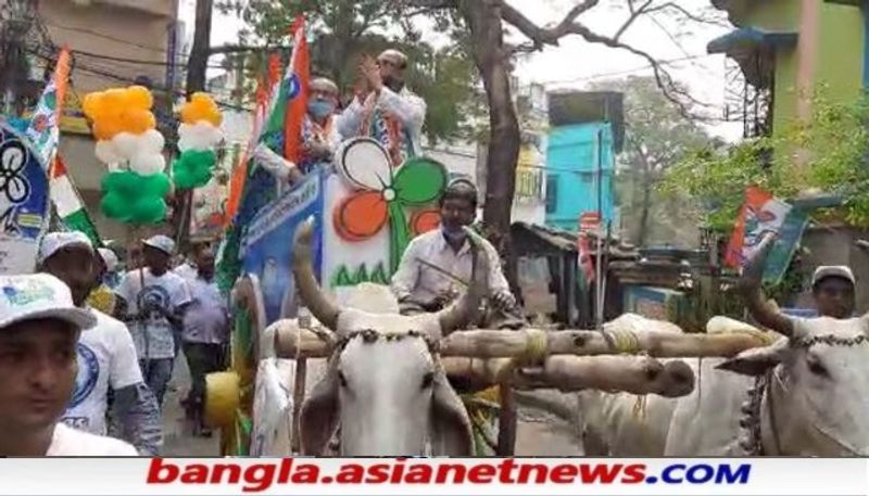 <p>উল্লেখ্য, জ্বালানীর মূল্যবৃদ্ধিতে শিলিগুড়ি-কলকাতায় রান্নার গ্যাসের সিলিন্ডার পোস্টার বানিয়ে মিছিল করেন মমতা। এমনকি প্রতিবাদ জানাতে উনুনেও রান্না করা হয়। রাজ্যজুড়েই জ্বালানীর মূল্যবৃদ্ধিতে প্রতিবাদ কর্মসূচি পালন করতে বলেছেন মমতা।</p>