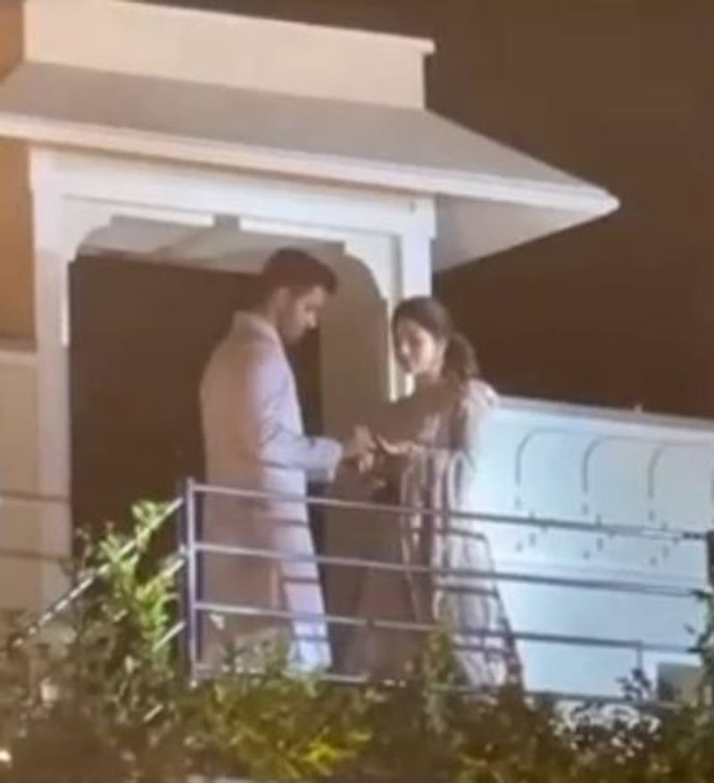 கொரோனா அச்சுறுத்தல் காரணமாக குறிப்பிட்ட நண்பர்கள் மற்றும் இரு குடும்ப நண்பர்கள் மட்டுமே கலந்து கொண்டனர்.