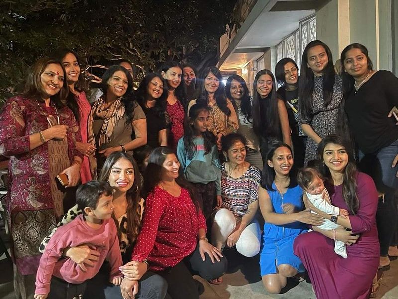 <p>ಕೆಜಿಎಪ್ ನಟ ನಟಿಯರು ಈ ಗೆಟ್ ಟುಗೆದರ್ ಪಾರ್ಟಿಯಲ್ಲಿ ಭಾಗವಹಿಸಿ ಸಂಭ್ರಮಿಸಿದ್ದಾರೆ.</p>
