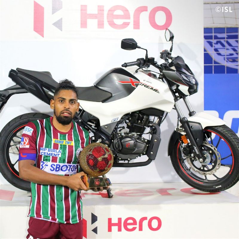 ഐഎസ്എൽ ഏഴാം സീസണിലെ ഏറ്റവും മികച്ച താരത്തിനുള്ള ഗോള്ഡണ് ബോള് പുരസ്കാരം എടികെ മോഹൻ ബഗാന്റെ റോയ് കൃഷ്ണയ്ക്ക്. 14 ഗോളുമായി എടികെ മോഹൻ ബഗാനെ ഫൈനലിലേക്ക് നയിച്ച മികവിനാണ് അംഗീകാരം. എട്ട് അസിസ്റ്റുകളും റോയ്യുടെ പേരിലുണ്ട്.